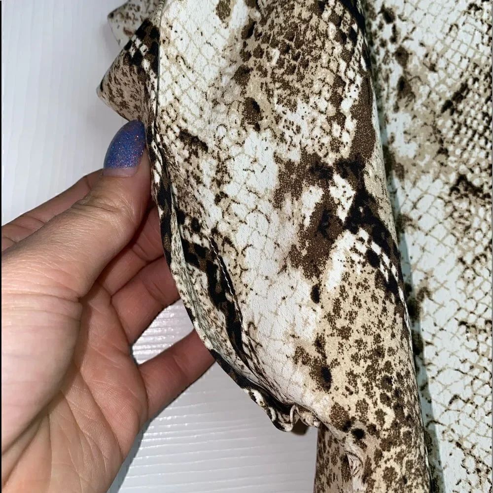 ee:some Snake Print Top  - Picture 6 of 7
